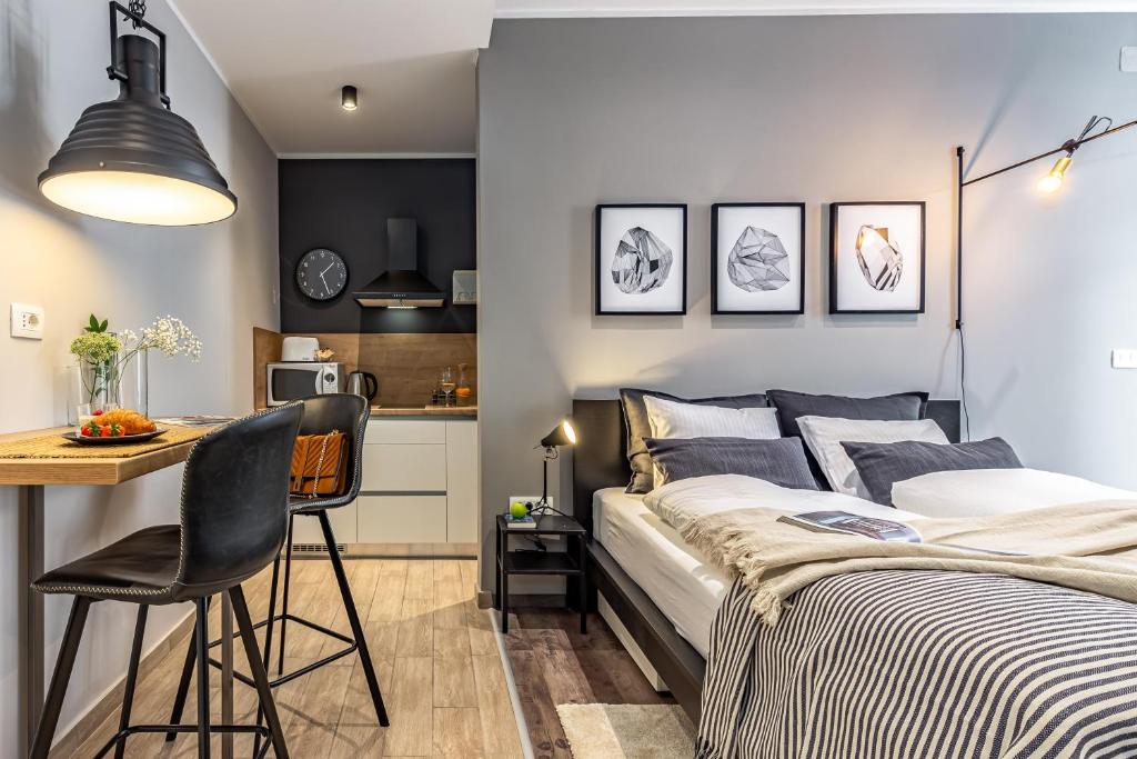 258c10b5-90a9-4a09-bc74-8a368b4645e2