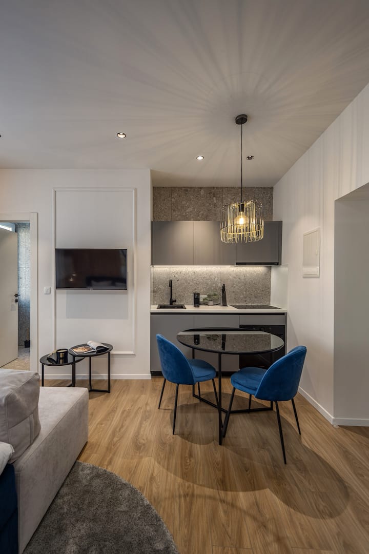 7656dce6-ea87-4f66-b8c1-40bae30f5e00