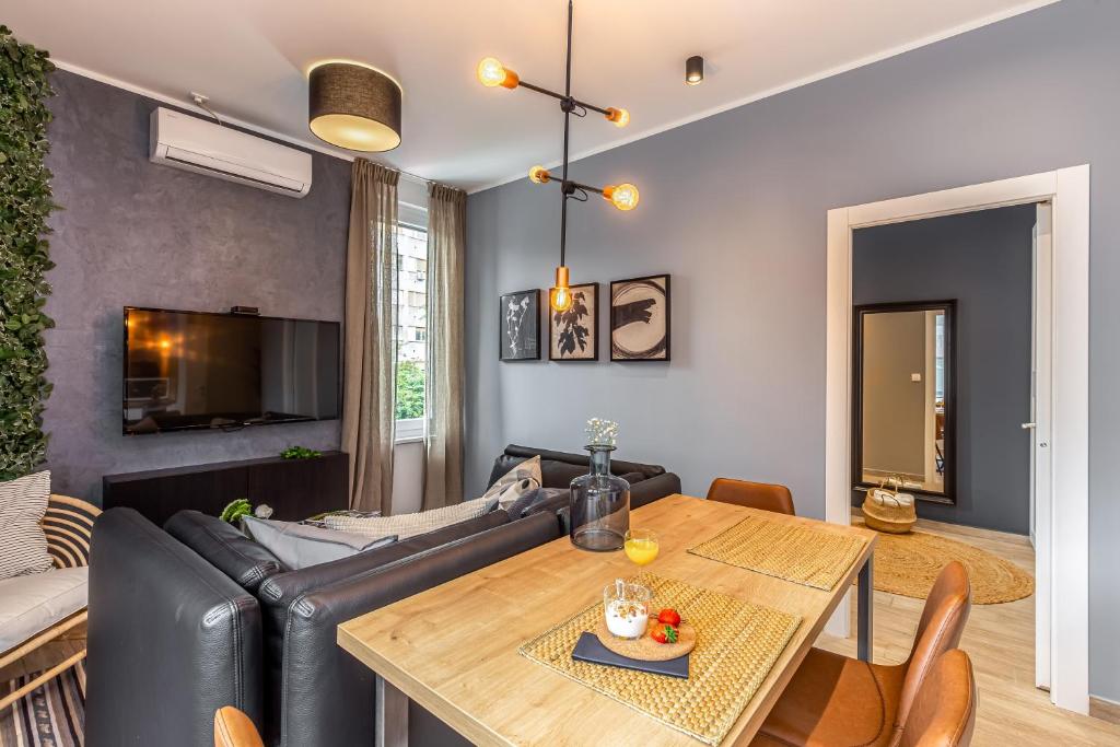 aa567ea3-40f1-4955-912d-c92fea48181d