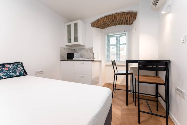 ff5784b3-dc07-4bd3-ba25-a08d92d1b75c